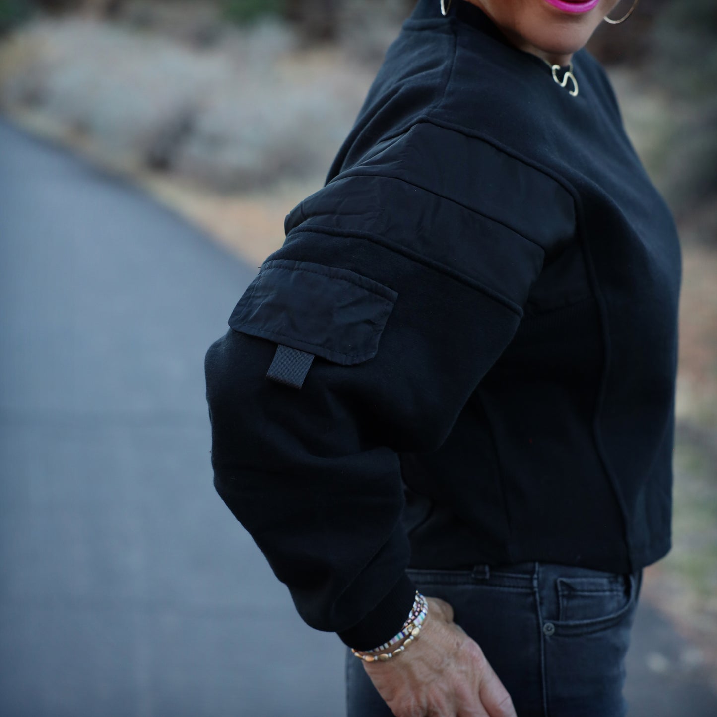 CHIC Black Crop Fitted Sweatshirt